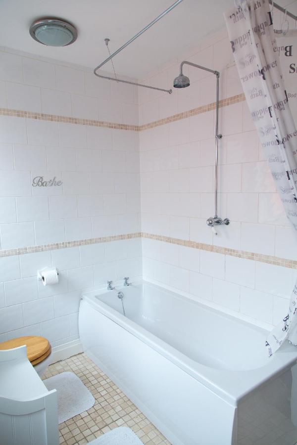 Large 5 Bed House In Scarborough Near The Beach, Large Garden & Hot Tub Exteriör bild