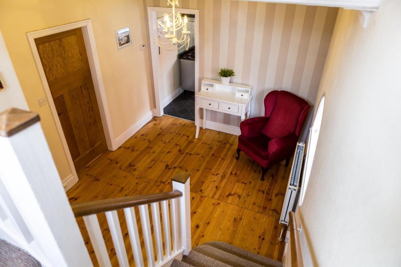 Large 5 Bed House In Scarborough Near The Beach, Large Garden & Hot Tub Exteriör bild