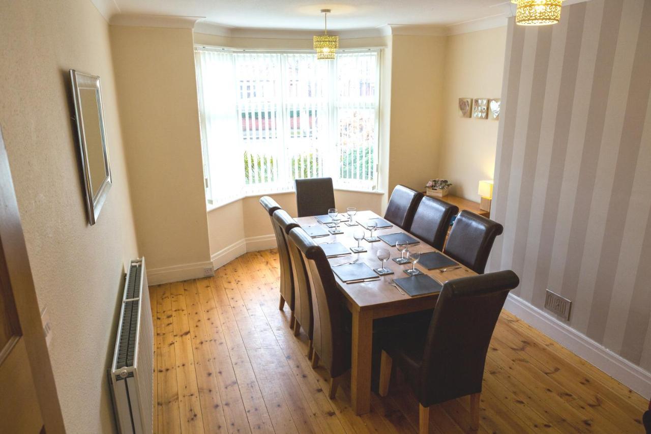 Large 5 Bed House In Scarborough Near The Beach, Large Garden & Hot Tub Exteriör bild