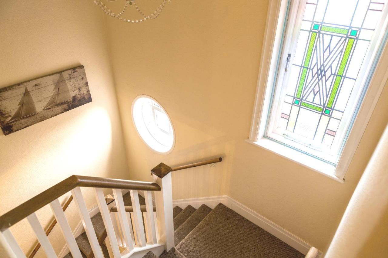 Large 5 Bed House In Scarborough Near The Beach, Large Garden & Hot Tub Exteriör bild