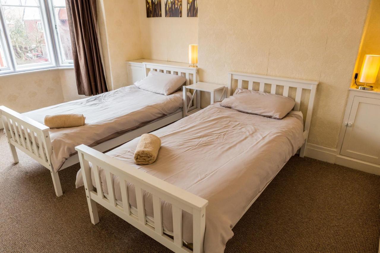 Large 5 Bed House In Scarborough Near The Beach, Large Garden & Hot Tub Exteriör bild