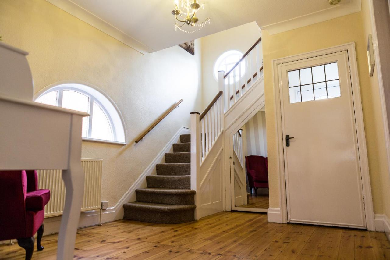 Large 5 Bed House In Scarborough Near The Beach, Large Garden & Hot Tub Exteriör bild