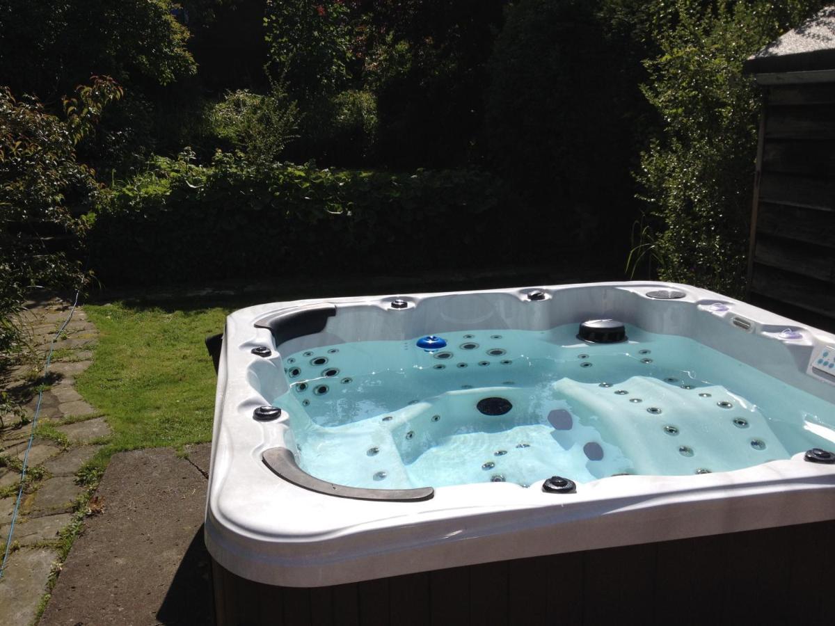 Large 5 Bed House In Scarborough Near The Beach, Large Garden & Hot Tub Exteriör bild