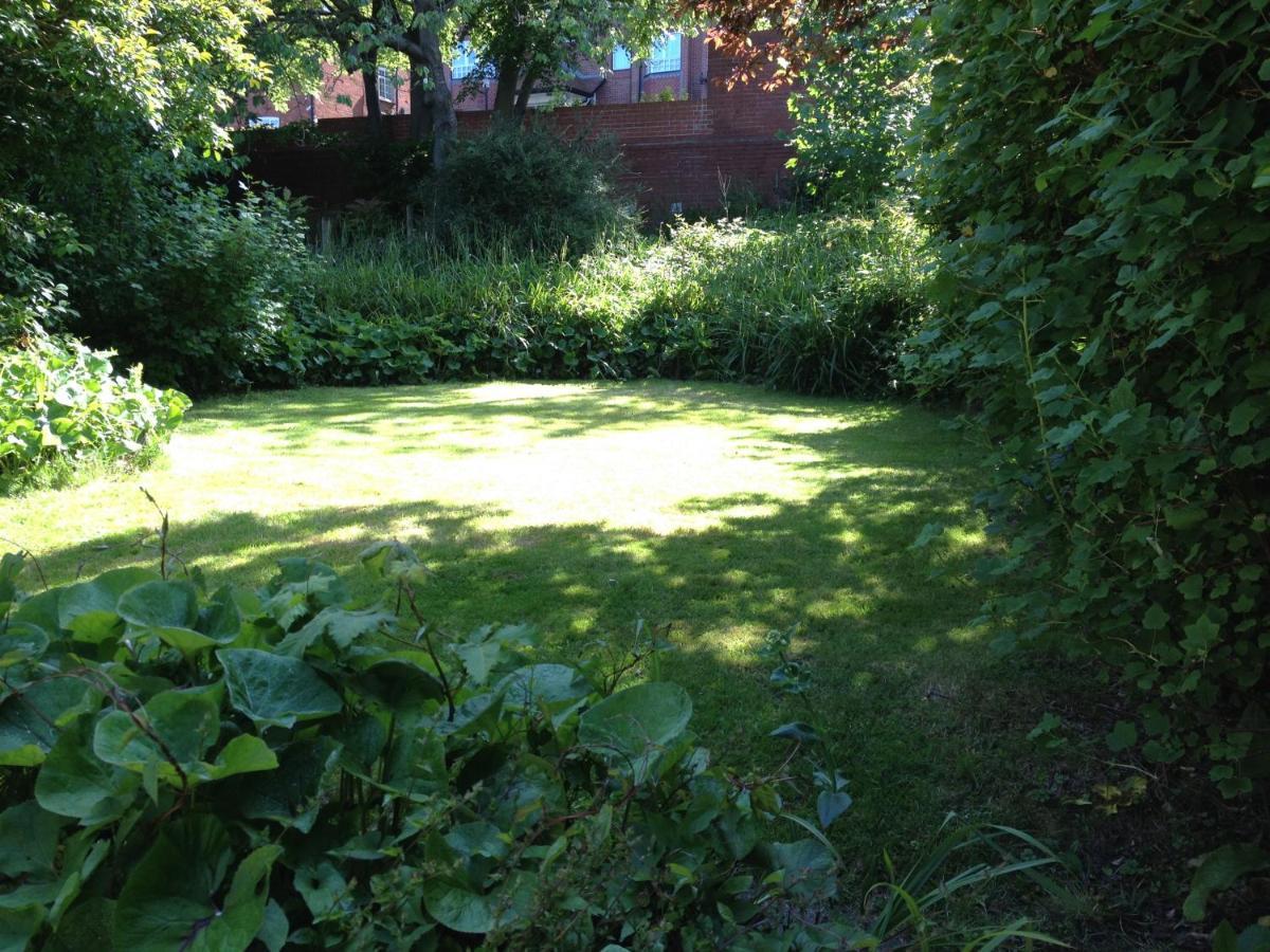 Large 5 Bed House In Scarborough Near The Beach, Large Garden & Hot Tub Exteriör bild