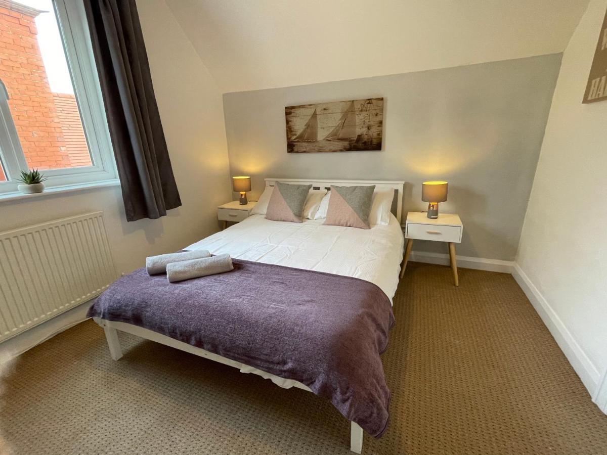 Large 5 Bed House In Scarborough Near The Beach, Large Garden & Hot Tub Exteriör bild