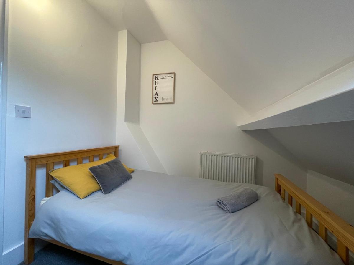 Large 5 Bed House In Scarborough Near The Beach, Large Garden & Hot Tub Exteriör bild