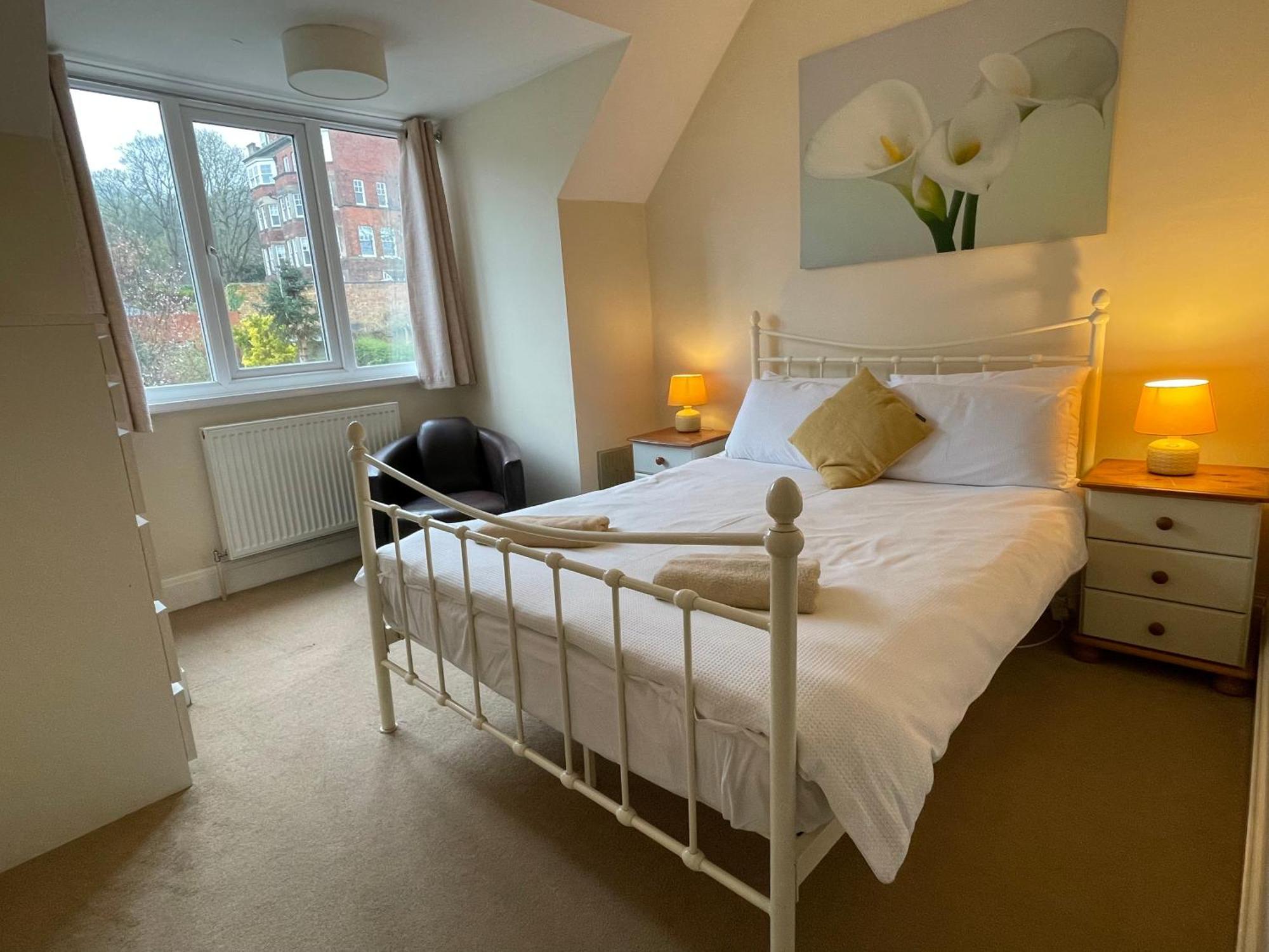 Large 5 Bed House In Scarborough Near The Beach, Large Garden & Hot Tub Exteriör bild