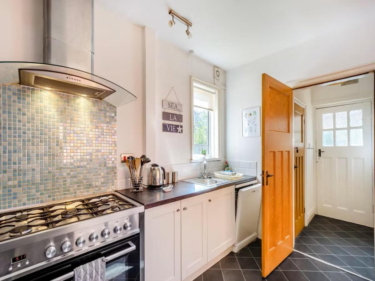 Large 5 Bed House In Scarborough Near The Beach, Large Garden & Hot Tub Exteriör bild
