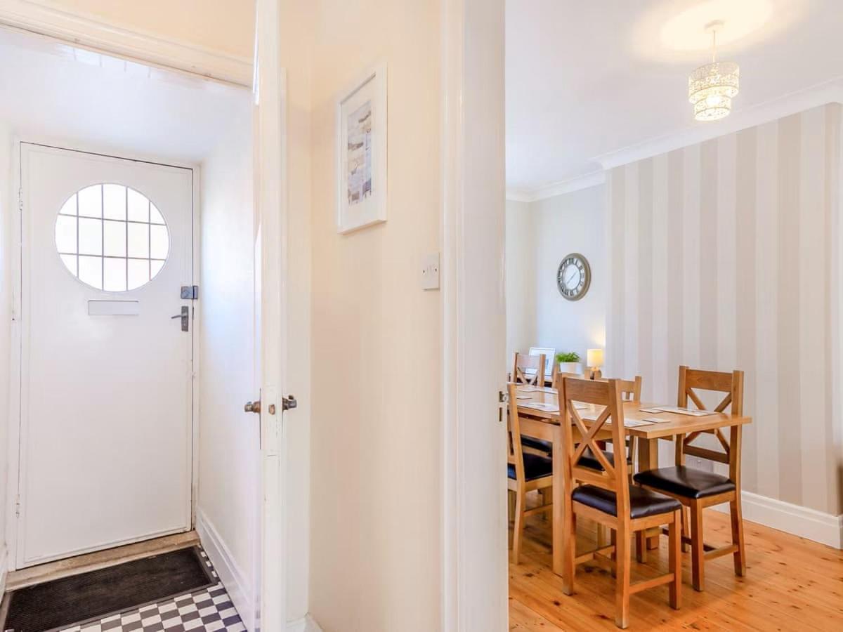 Large 5 Bed House In Scarborough Near The Beach, Large Garden & Hot Tub Exteriör bild